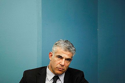 הזיכרון הקצר של לפיד: שר האוצר הובך בפייסבוק