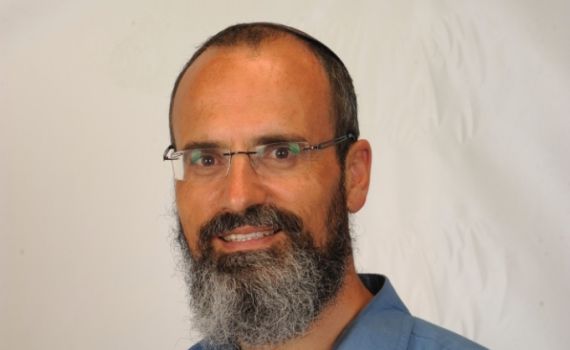 עורך 'בשבע': בנט נכנע לעיתונאים ובחר את הרב סתיו במחטף