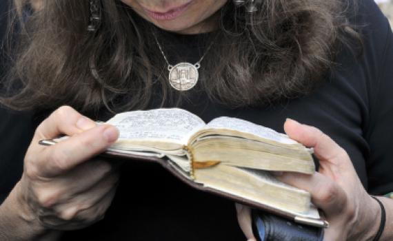 הרב אבינר על התפילה בשעה התשיעית? המצאה חדשה