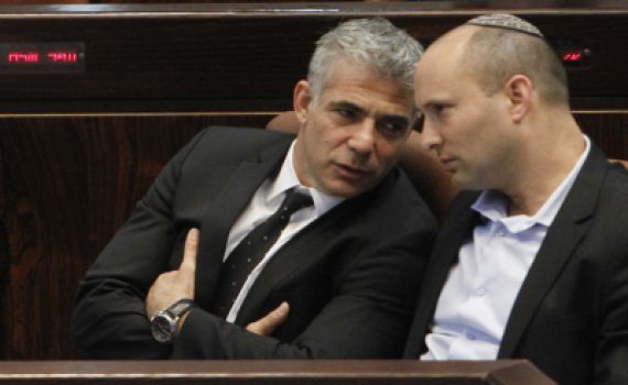 בנט איים לפיד התקפל: חוק משאל העם יאושר מחר בממשלה