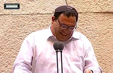 שר החיוך: צפו ברב פירון נקרע מצחוק במליאת הכנסת