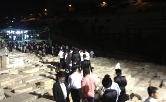 פותחים שערי שמים: צפו בתפילות בציון האור החיים