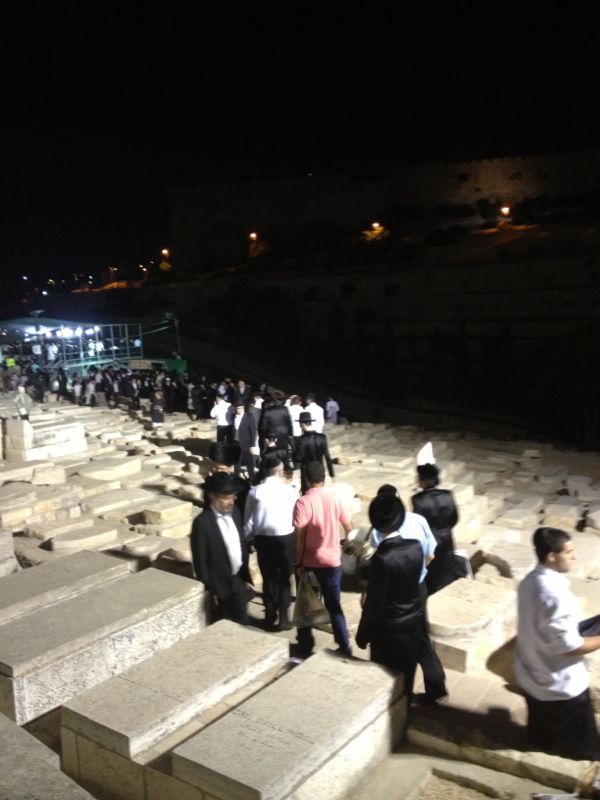 פותחים שערי שמים: צפו בתפילות בציון האור החיים