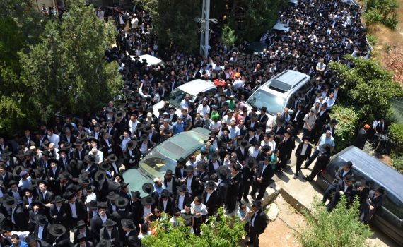 גלריה: אלפים בהלווית הרב יהושע נויברט זצ"ל