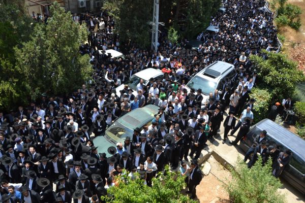 גלריה: אלפים בהלווית הרב יהושע נויברט זצ"ל