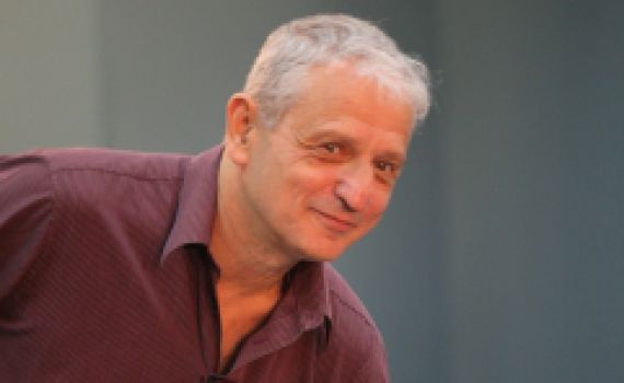 קלמן ליבסקינד על טור של נחום ברנע: טקסט אידיוטי