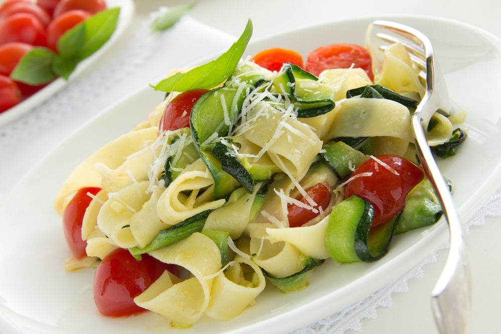 בניחוח איטלקי: מתכון לפסטה עם שמנת, זוקיני ויין לבן