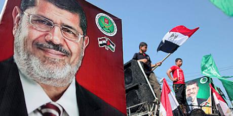 16 הרוגים בקהיר, אבל מורסי מסרב להתפטר