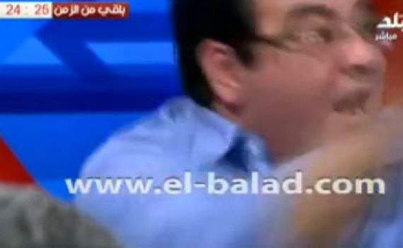 צפו: הפרשן המצרי מאבד עשתונות ונחנק באולפן