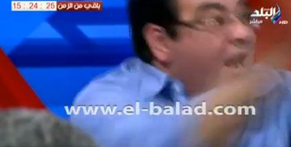 צפו: הפרשן המצרי מאבד עשתונות ונחנק באולפן