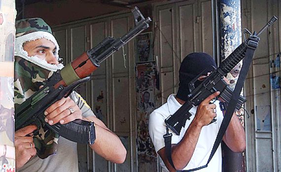 רקטות על אוטובוס בסיני, שלושה בני אדם נהרגו