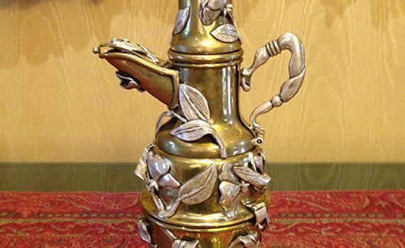 מדהים: מעגל השנה היהודי מוחבא בתוך קנקן תה