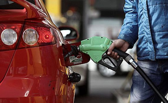 שותים פחות, מתדלקים יותר: הדלק הוזל, הערק התייקר