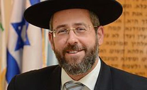 הרב דוד לאו יחגוג ברית לנכדו ביום הבחירות לרבנות