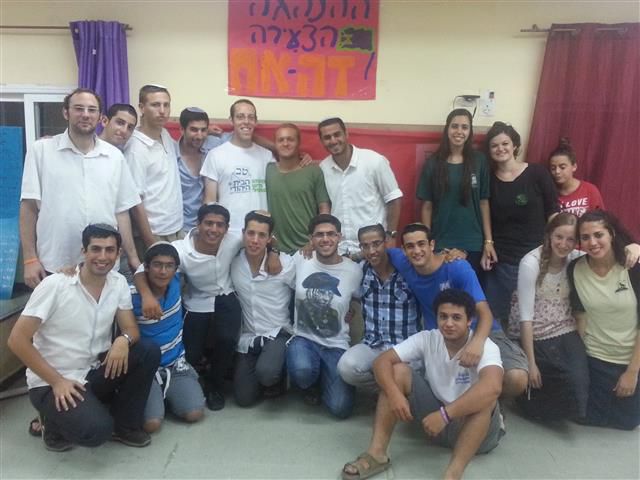 "הגבאי הותקף בידי המסתננים ומאושפז ומאז אני מחליף אותו"