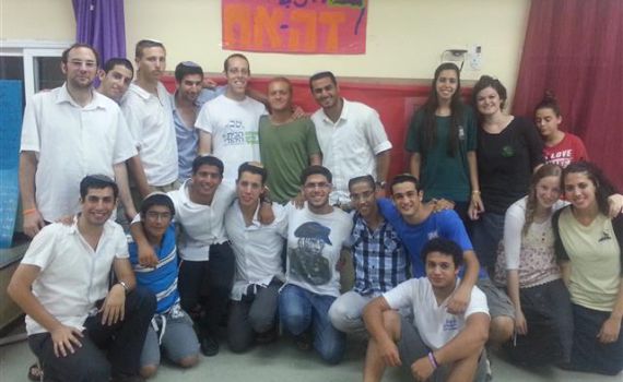 "הגבאי הותקף בידי המסתננים ומאושפז ומאז אני מחליף אותו"