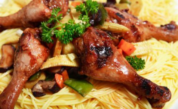 חוטפים שוק: מתכון לשוקיים עוף בגריל