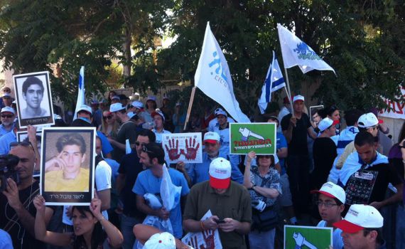 שטבון בהפגנה נגד שחרור הרוצחים: אין לבית היהודי מקום בממשלה כזאת