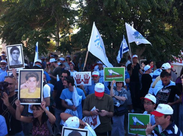 שטבון בהפגנה נגד שחרור הרוצחים: אין לבית היהודי מקום בממשלה כזאת