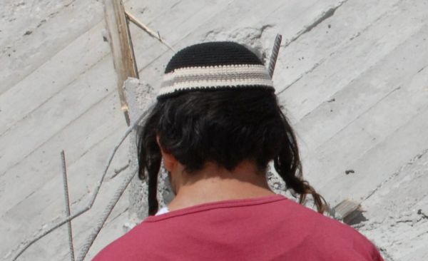 שו"ת סמס: האם לכהנים מותר לגדל פאות ארוכות?