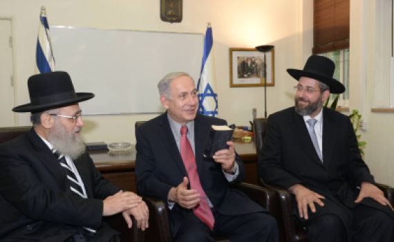 הסכימו: הרב יוסף בביה"ד; הרב לאו במועצת הרה"ר