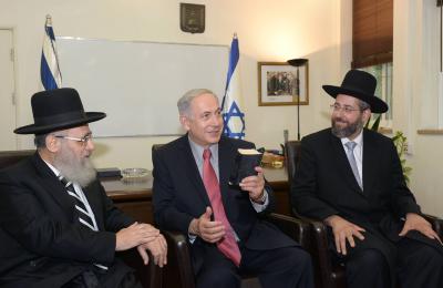 הסכימו: הרב יוסף בביה"ד; הרב לאו במועצת הרה"ר