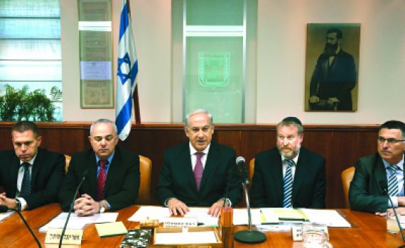 הממשלה אישרה: שחרור רוצחים בתמורה לכלום; פירון תמך שרי הבית היהודי התנגדו