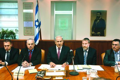 הממשלה אישרה: שחרור רוצחים בתמורה לכלום; פירון תמך שרי הבית היהודי התנגדו