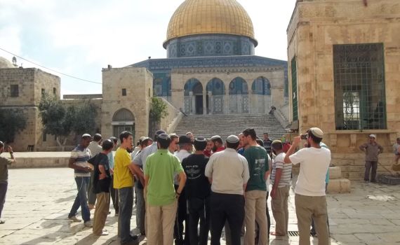 המוסלמים התפרעו, המשטרה סגרה את הר הבית ליהודים