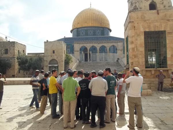 המוסלמים התפרעו, המשטרה סגרה את הר הבית ליהודים
