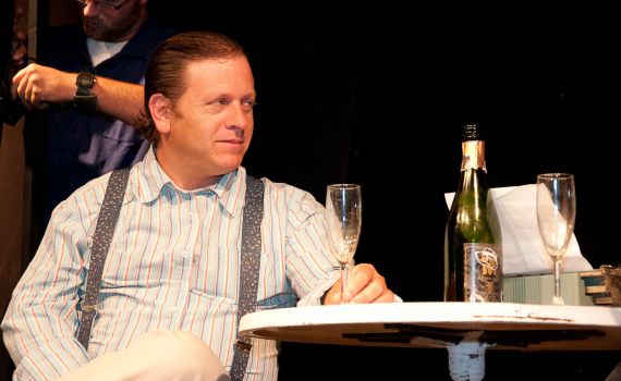 קירחים החוצה: תאטרון אספקלריא במחווה לקישון