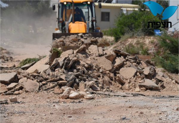 עמונה: הורסים כביש וקראוון כדי למנוע את החרבת הישוב
