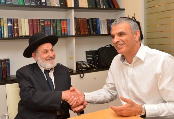 משה כחלון הודיע: תומך ברב ציון בוארון לרב הראשי