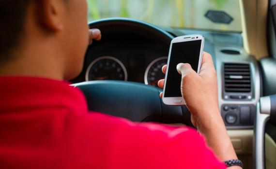 חוטובלי מחריפה את המאבק: 1,500 ש"ח קנס לסמס בנהיגה