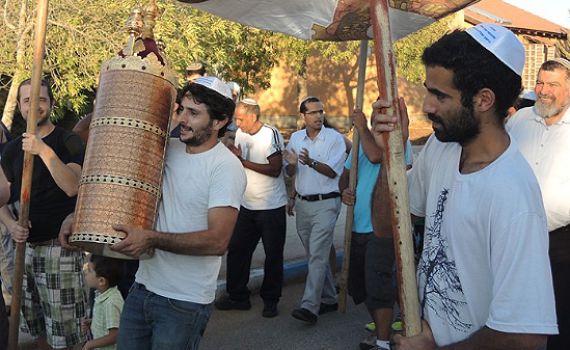 פרויקט חיים: מציל ספרי התורה הגנוזים