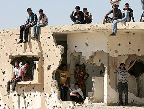 מרחץ הדמים נמשך: מחבלים רצחו 25 שוטרים מצריים