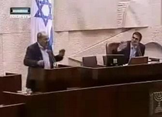 צפו: סטבון וטיבי מצחיקים את יאיר לפיד