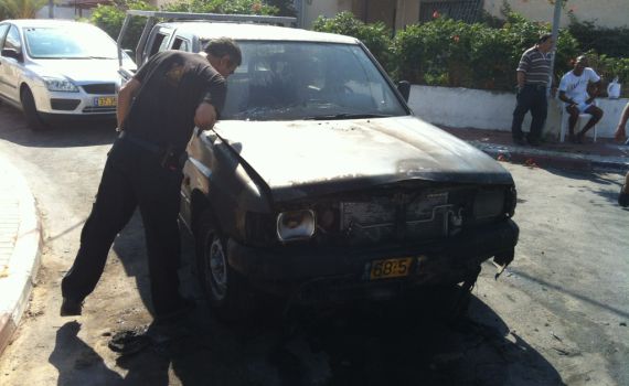 הוצת רכבו של פעיל הבית היהודי בחדרה