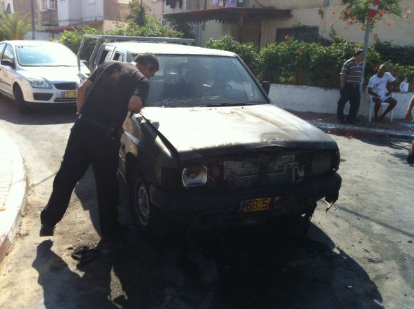 הוצת רכבו של פעיל הבית היהודי בחדרה