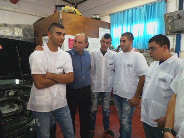 בנט: 100 ק"מ מהגבול רוצחים ילדים בגז והעולם שותק