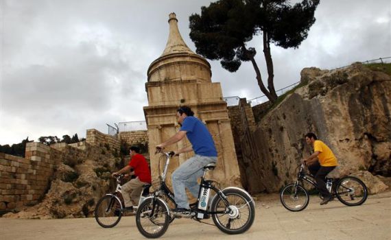 סיור בכיף: באופניים חשמליים אל "פטרה של ירושלים"