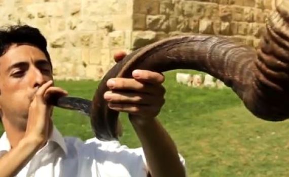 צפו: אש התורה מגיירים שיר נוסף לראש השנה