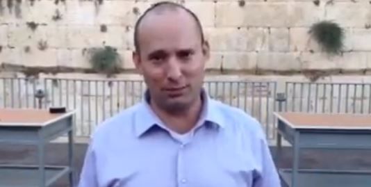 צפו: בנט מציג ומסייר בעזרת ישראל