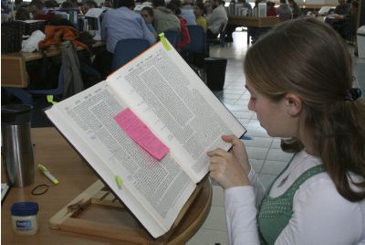 הרב אמנון בזק: לימוד גמרא לבנות מחזק את הקשר לקב"ה, לתורה ולמצוות