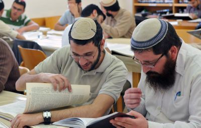 הועבר התקציב לישיבות הציוניות; בונוס למעודדות גיוס