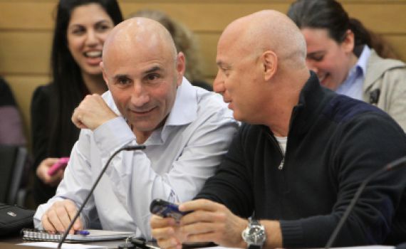 עופר שולח מוכר את המדינה בשביל חופן דולרים