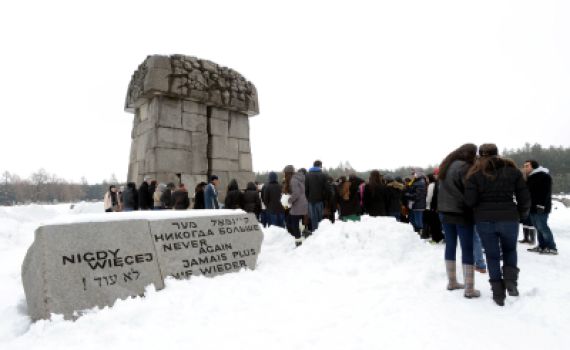 סגן שר החינוך אבי וורצמן בטרבלינקה:העם היהודי היה כאן לפניכם ויהיה גם אחריכם