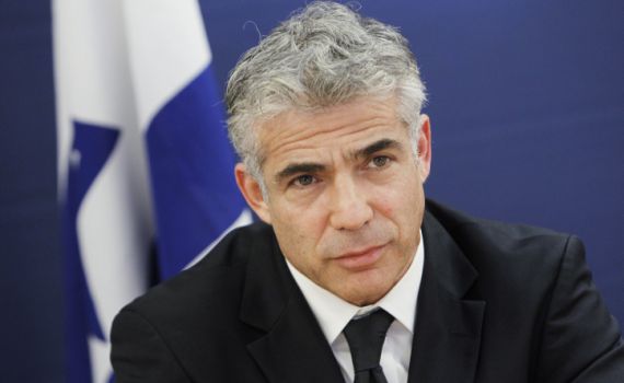 לפיד על האיומים נגדו ברצח: "מי שמאמין לא מפחד"