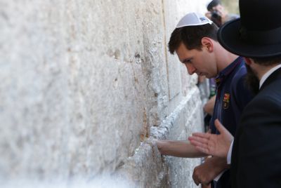 נוסח ספרד: שחקני ברצלונה הגיעו לתפילה בכותל המערבי