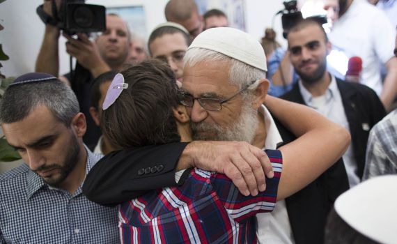 "החמירו איתו. הבחור מסכן, הרב ניסה לעזור לו"